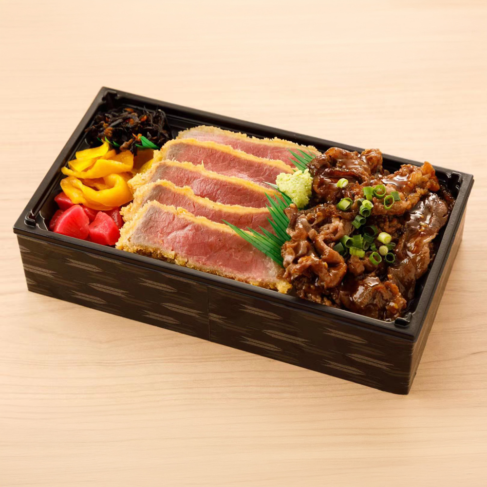 サクサク牛カツとジューシーなカルビを特製タレで味付けしたミックス弁当です。